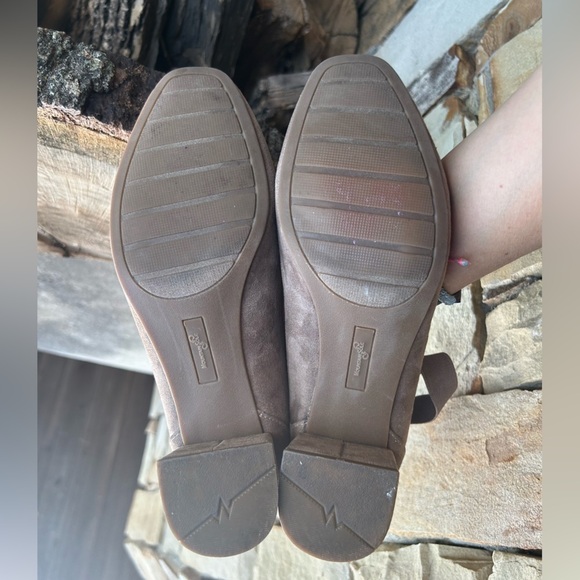 Mountain sole Mickey Tan Elegant Heels with Classic Design Sz-7M.  I - Picture 7 of 8